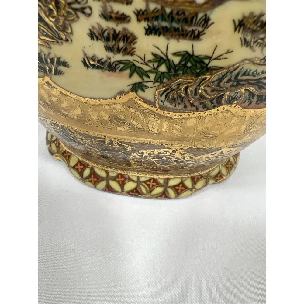 Vintage Satsuma Hand Painted‎ Gold Gilded Vase. Geisha ladies on both sides.